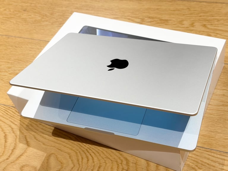 CAN DELIVER,ONLY USED FEW TIMES CYCLE 153 BATTERY HEALTH 96% MACBOOK PRO 14 INCH 2021 LAPTOP,M1 PR0 