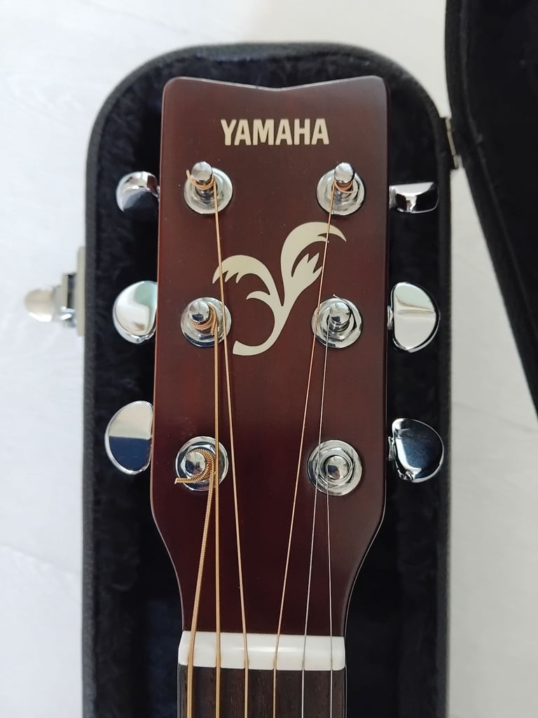Yamaha acoustic guitar in hard case FG411S Kaohsiung factory full size dreadnought setup