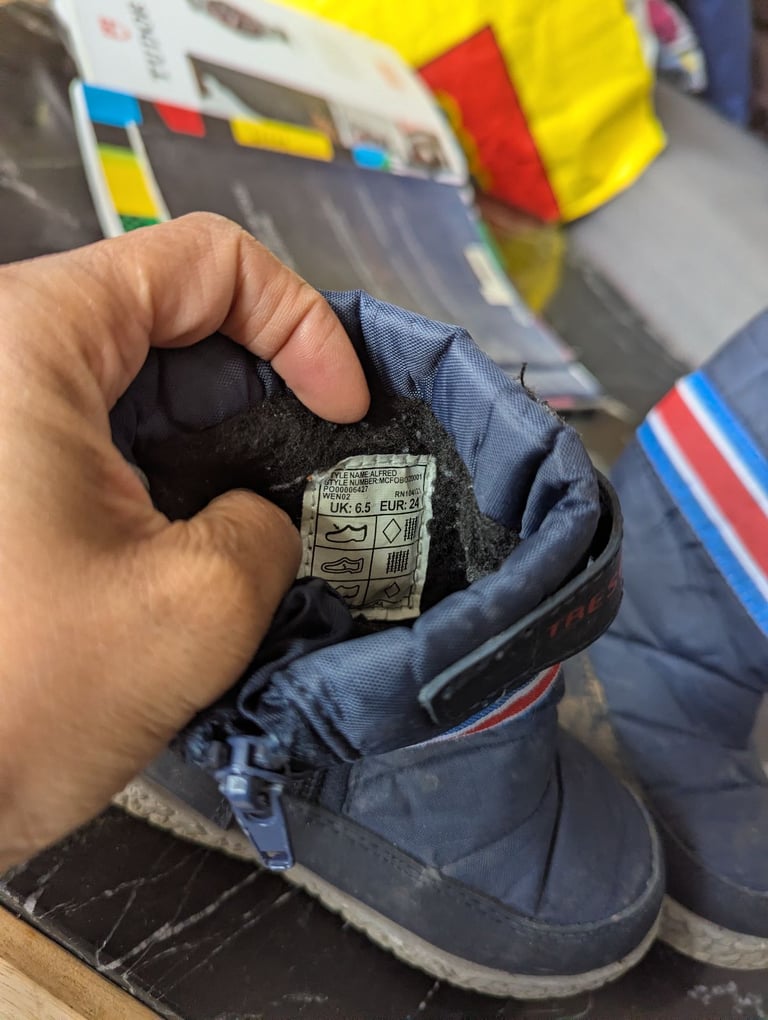 Trespass - kids snow boots UK 6.5