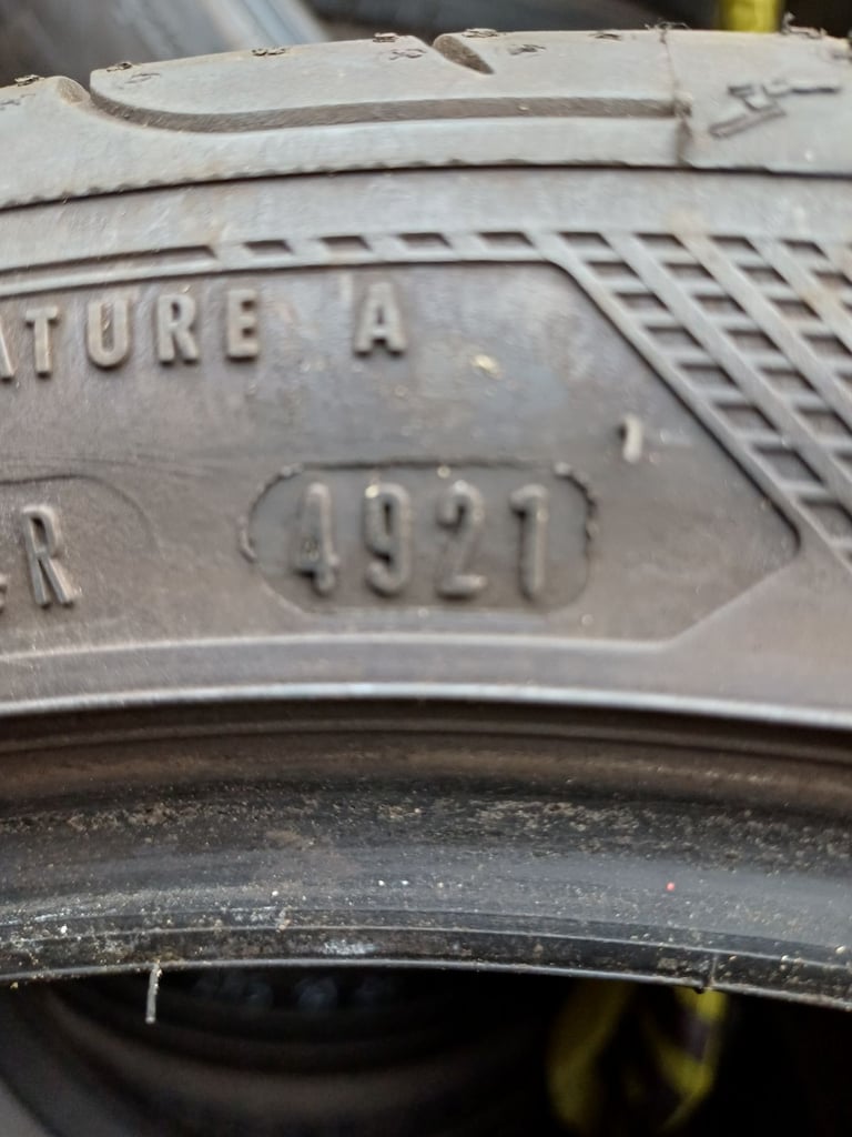 2x 265 35 18 Goodyear Tyres