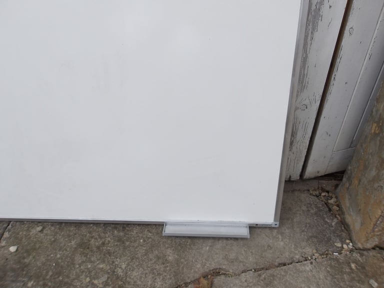 Large SAHARA White Board/Gridded On Reverse Size 120 cm x 90.5 cm 