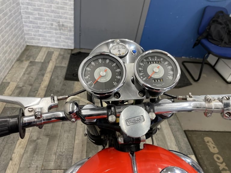 1966 TRIUMPH T120 BONNEVILLE GRENADIER RED  + ALASKAN WHITE