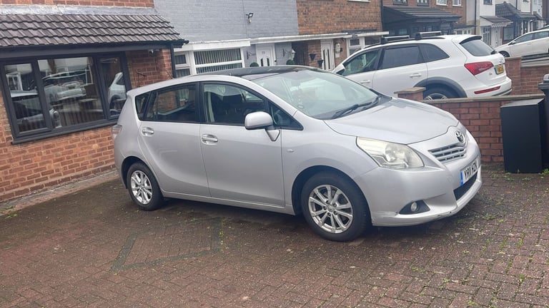 2011 Toyota Verso 2.0 D-4D TR Lthr/Pan Rf 5dr MPV Diesel Manual