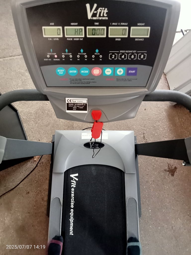 RUNNING MACHINE * V - Fit Full working order . Can show working 