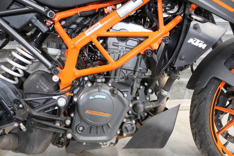 2023 73 KTM DUKE 125 ABS LEARNER LEGAL TRADE SALE 3K GREY/ORANGE NEW MOT RIDE