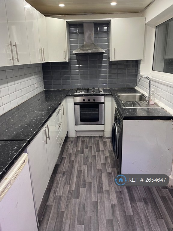 3 bedroom house in Bedroom House - Hannah Street Longsight, Manchester, M12 (3 bed) (#2654647)