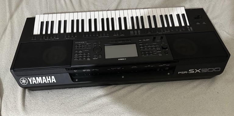image for Yamaha PSRSX 900 arrange music keyboard.