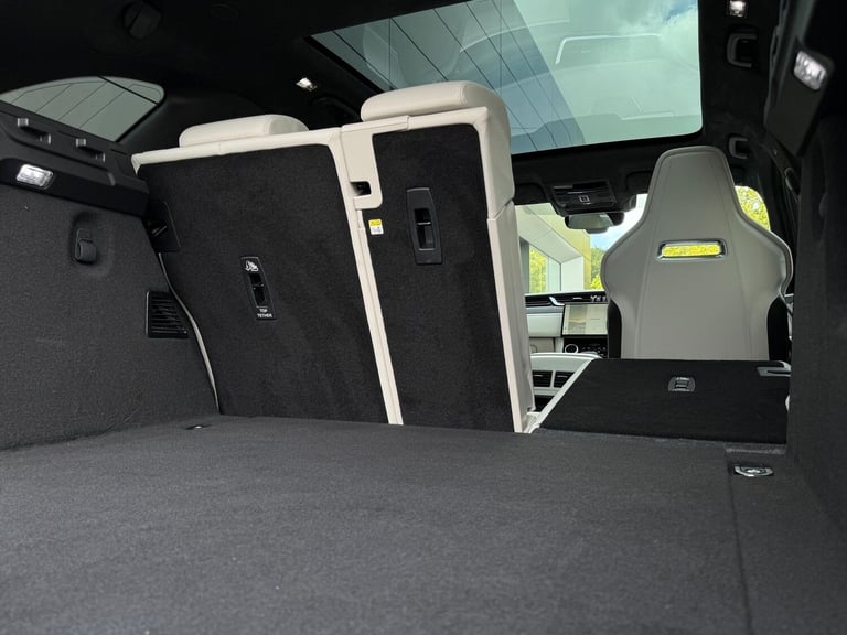 2023 Jaguar F-Pace 2.0 D200 R-Dynamic HSE Black 5dr Auto AWD ESTATE DIESEL Automatic