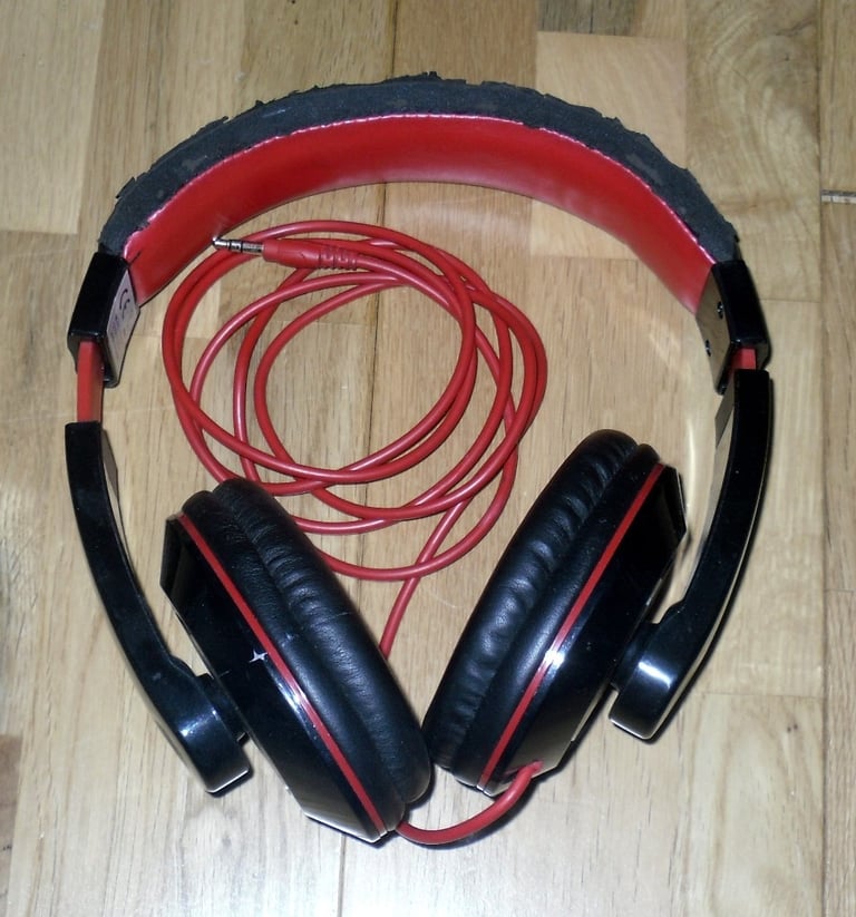 Intempo Lightweight Stereo Headphones Black / Red