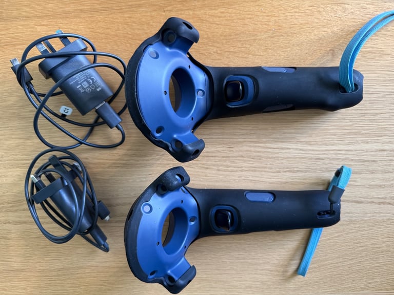 HTC Vive Pro v1 headset and controllers