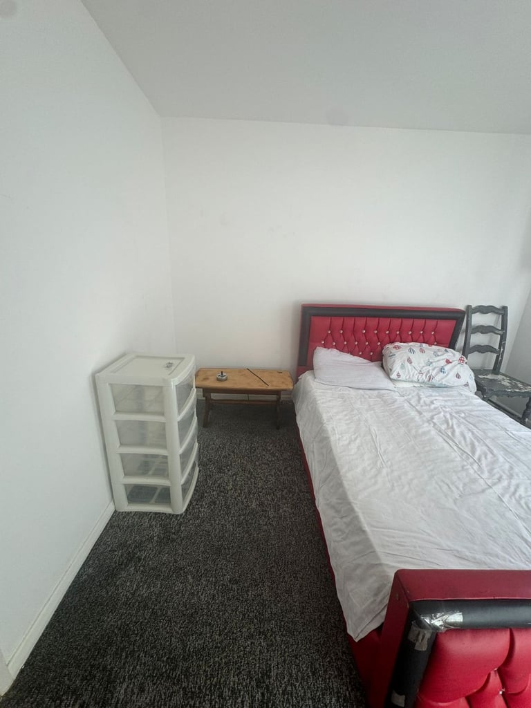 ONE BEDROOM FLAT AVAILABLE IN B11