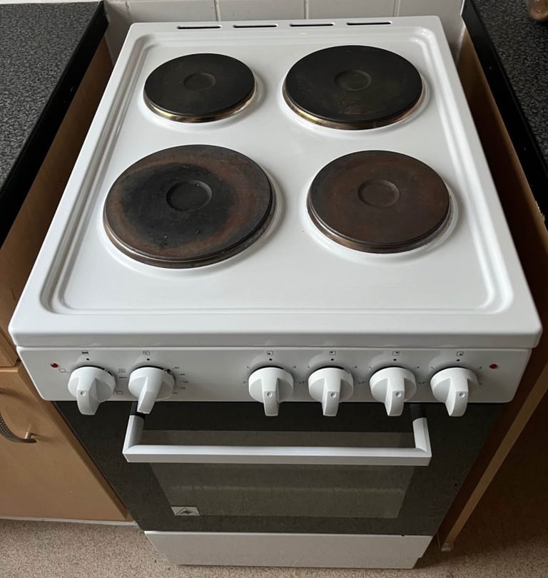 Willow WE50SSW 62L White Freestanding Single Cavity Electric Cooker