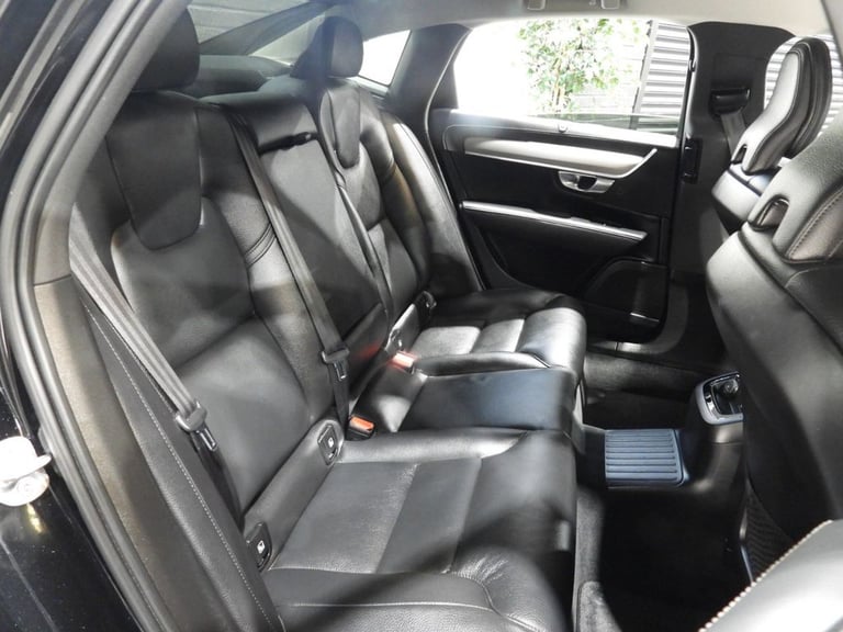 2023 73 VOLVO S90 2.0H T8 RECHARGE 18.8KWH PLUS SALOON 4DR PETROL PLUG-IN HYBRID