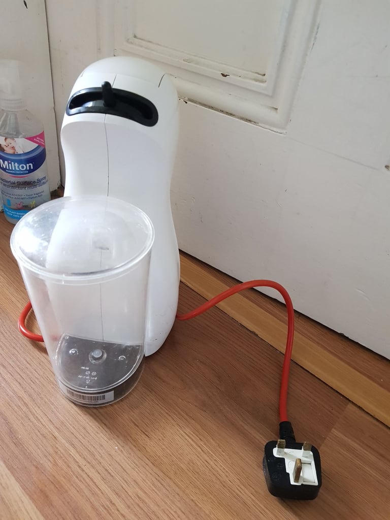 NESCAFÉ DOLCE GUSTO De'Longhi Piccolo XS Pod Capsule Coffee Machine