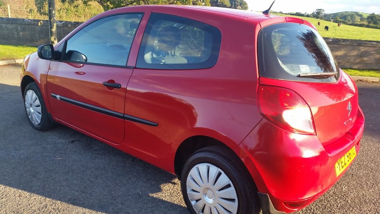 *!*LOW MILES*!* 2009 RENAULT CLIO 1.2 EXTREME **MOT 17 APRIL 2026** RED 3 DOOR **