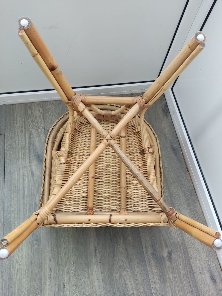 Wicker armchair in very good condition. 80cms high, 59cms at widest, 60cms front leg to back leg, se