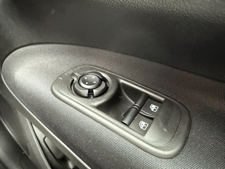 2024 Fiat 500 87kW Red 42kWh 3dr Auto Hatchback Electric Automatic