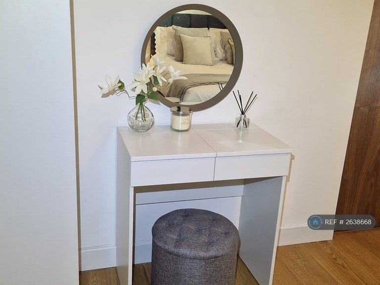 2 bedroom flat in Sugar Lane, London, SE16 (2 bed) (#2638668)