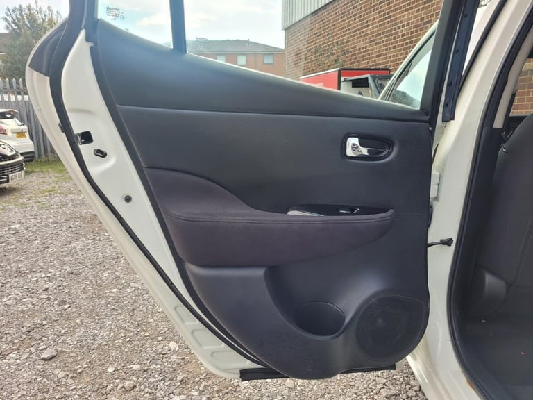 2016 Nissan Leaf 24kWh Acenta Hatchback 5dr Electric Auto (109 bhp) HATCHBACK Electric Automatic