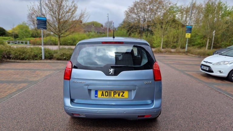 2011 Peugeot 5008