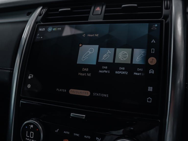 2021 Land Rover Discovery 3.0 D300 R-Dynamic HSE 5dr Auto ESTATE DIESEL Automatic