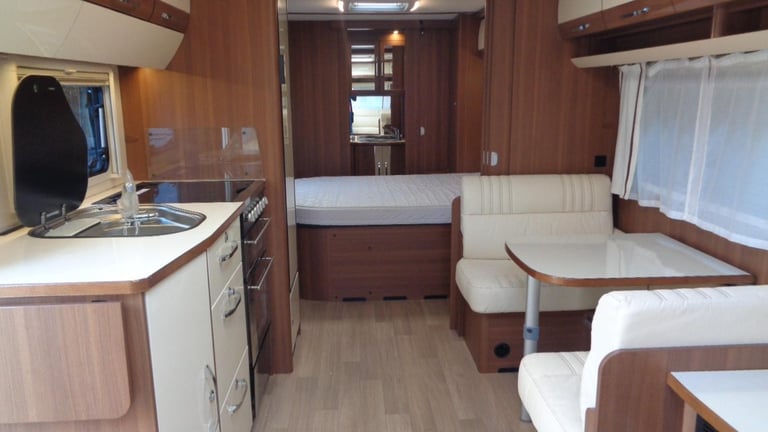 LMC 685 VIP Exquisit 5 BERTH,FIXED TRANSVERSE ISLAND BED CARAVAN 2019