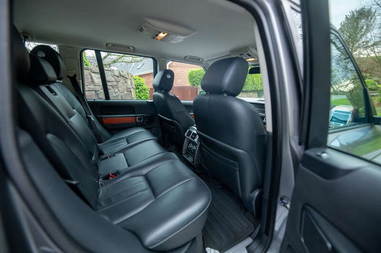 2010 Land Rover RANGE ROVER HSE 3.0 TD V8 4x4 Range Rover ESTATE DIESEL Automatic