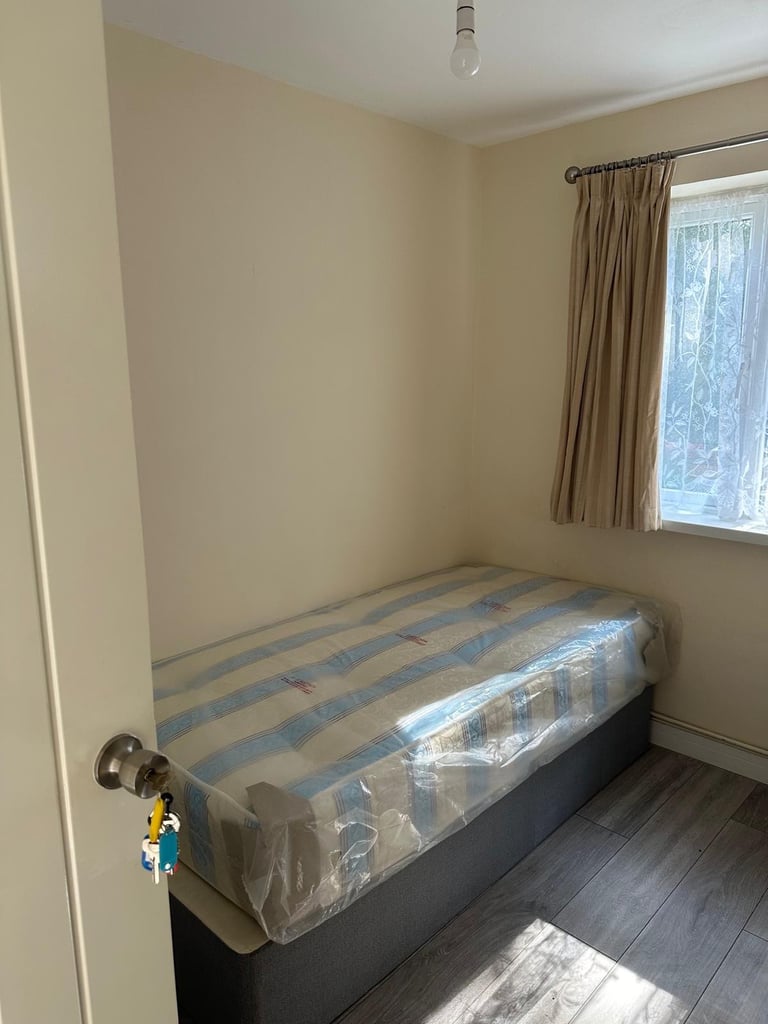 ROOM TO RENT - HOUNSLOW