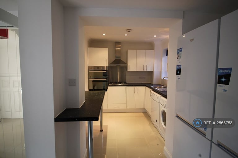 6 bedroom house in Weyside Road, Guildford, GU1 (6 bed) (#2665763)