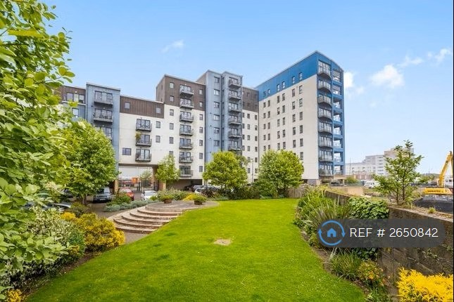 2 bedroom flat in Lochinvar Drive, Edinburgh, EH5 (2 bed) (#2650842)