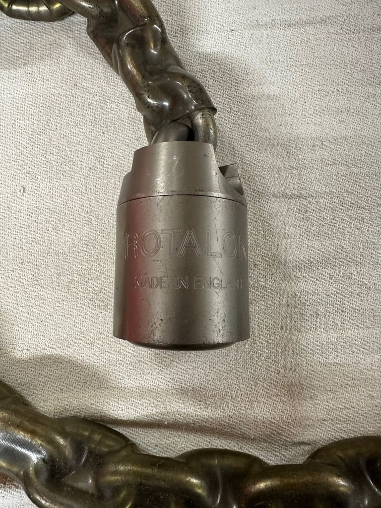 image for Rotalok rotating padlock and chain