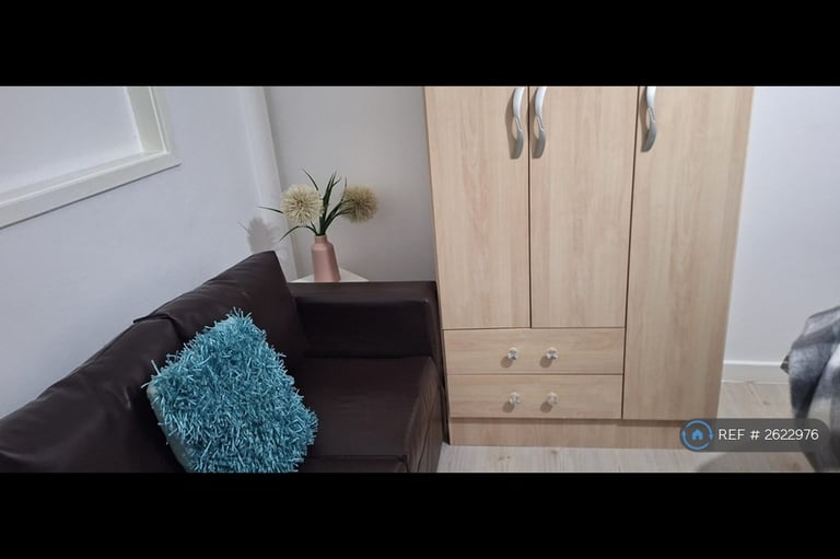 2 bedroom flat in Warwickhill Road, Kilmarnock, KA1 (2 bed) (#2622976)