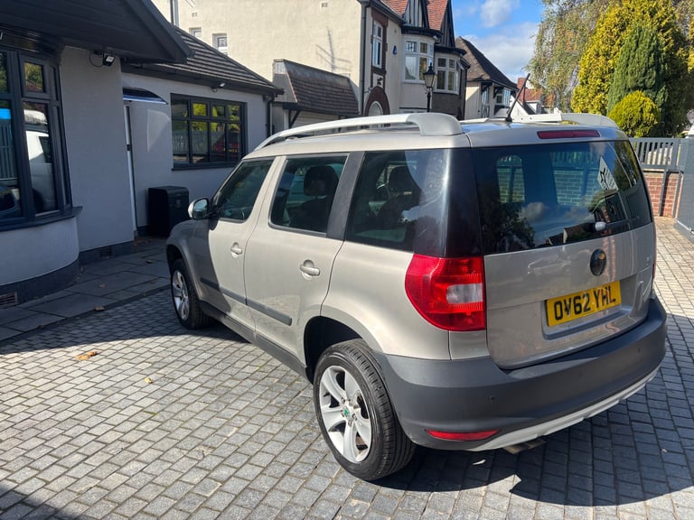 Skoda, YETI, Hatchback, 2012, Manual, 1598 (cc), 5 doors