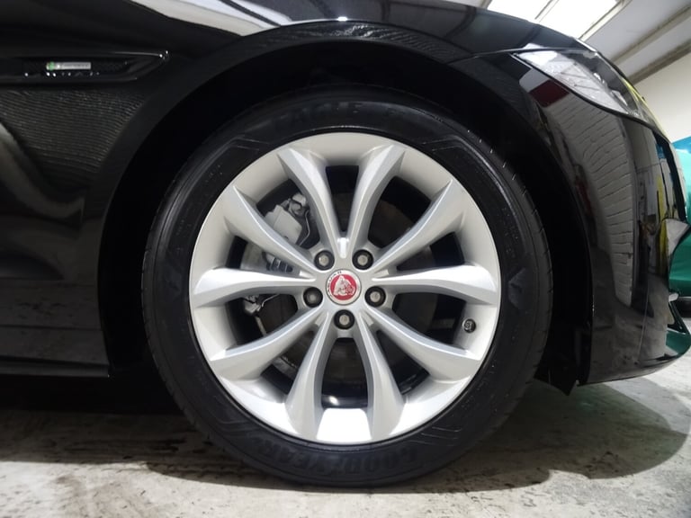 2015 Jaguar XF 2.0d [180] R-Sport 4dr Automatic **LOW MILEAGE*ONLY 15500 MILES FROM NEW** SALOON ...