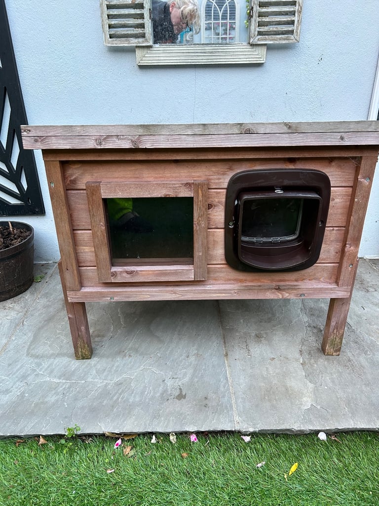 image for Cat House with micro chip flap 