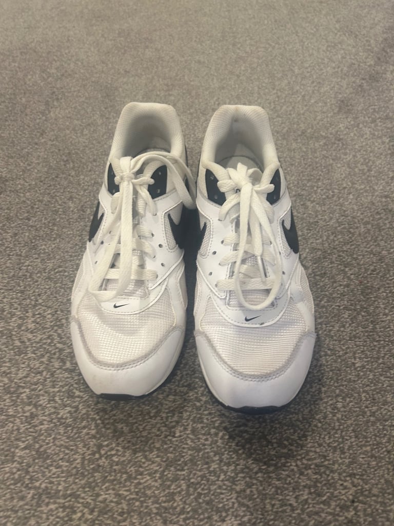 Nike air size 7 boys trainers 