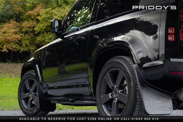 LAND ROVER DEFENDER 90 2.0 P300 X-Dynamic HSE - Amazing spec. Massive presence.