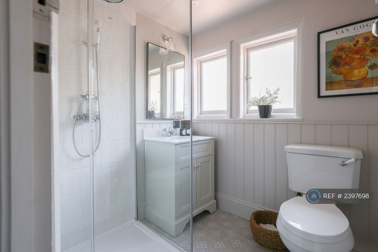 3 bedroom flat in High Street, Harpenden, AL5 (3 bed) (#2397698)