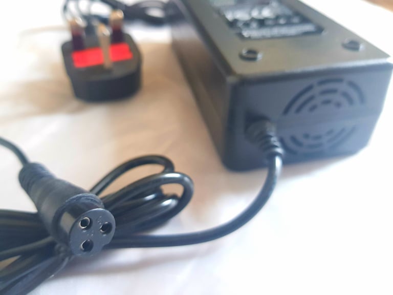 3 PIN 58.4V FEMALE Battery Charger / Bike charger for Ebike or Escooter 12mm Aviation GX12 BRAND NEW