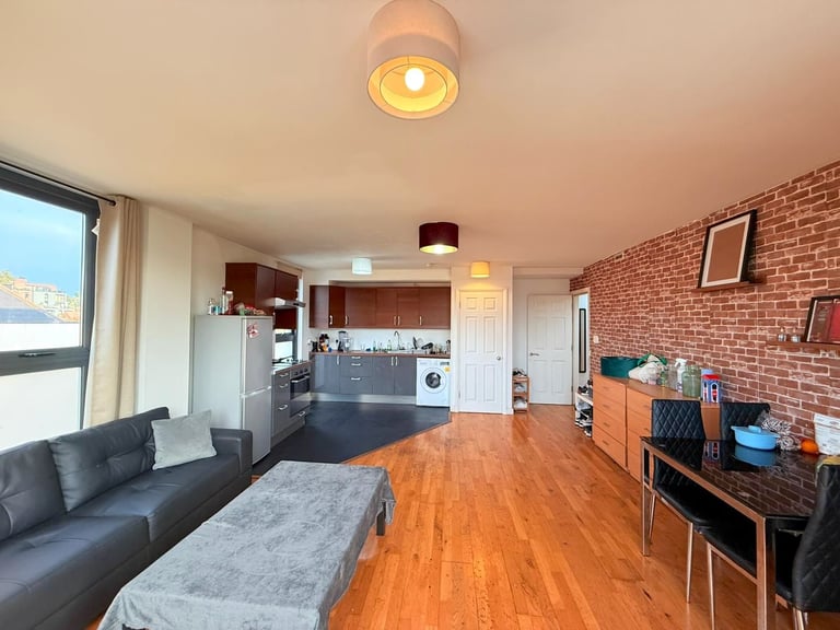 image for 2 Bedroom & 2 Bathroom Flat In Greenwich - SE10 