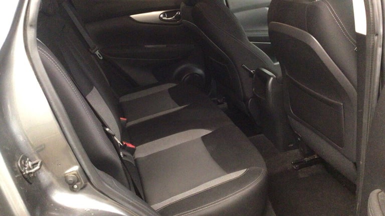 2017 Nissan Qashqai 1.5 dCi N-Connecta 5dr ++ ULEZ / PANROOF / NAV / CAMERA / DAB ++ HATCHBACK Di...