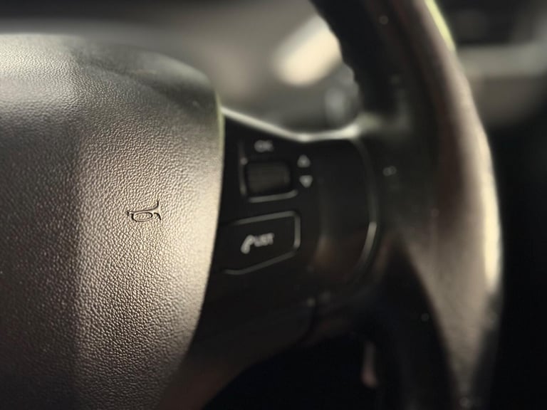 2017 Peugeot 208 1.2 Puretech Allure PETROL/MANUAL/5-DR