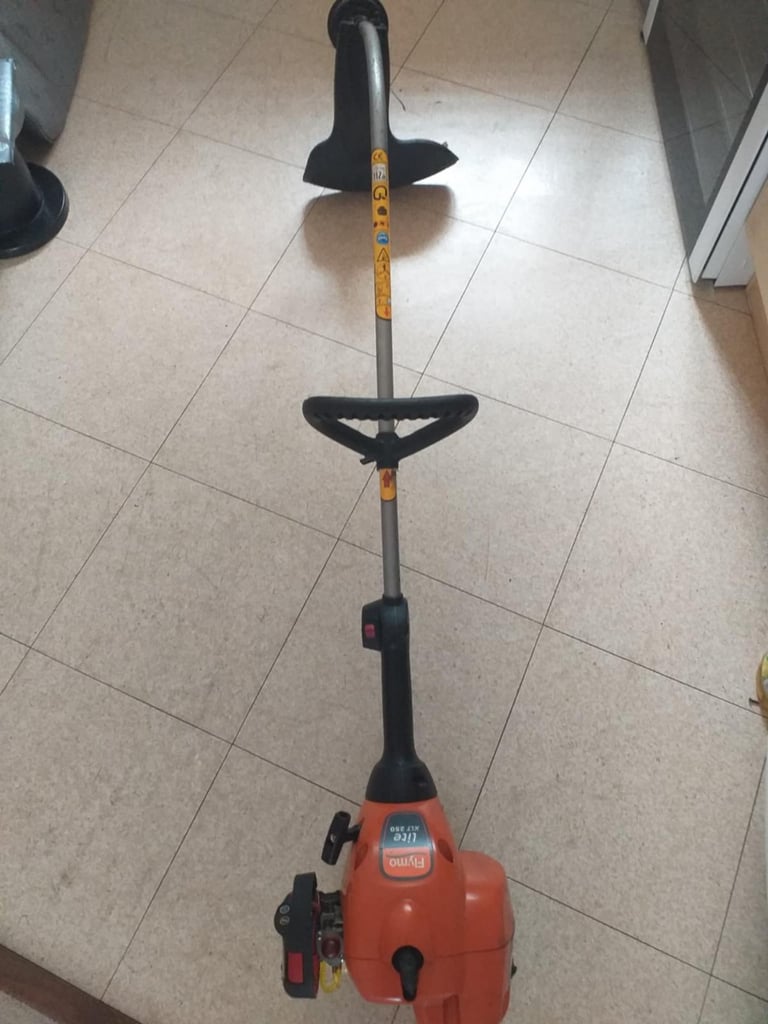 FLYMO LITE XLT 250 GRASS STRIMMER
