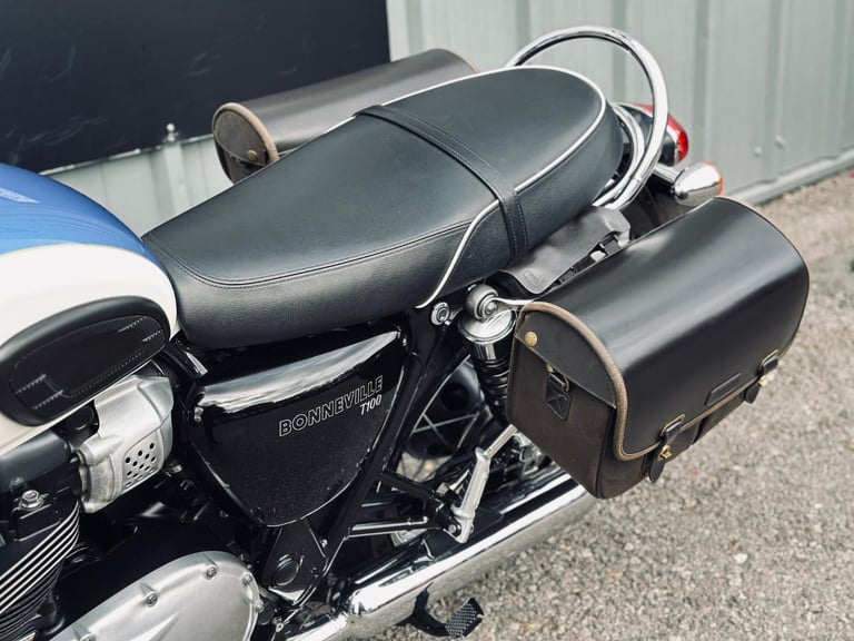 STUNNING 2018/18 TRIUMPH BONNEVILLE T100 MOTORCYCLE 