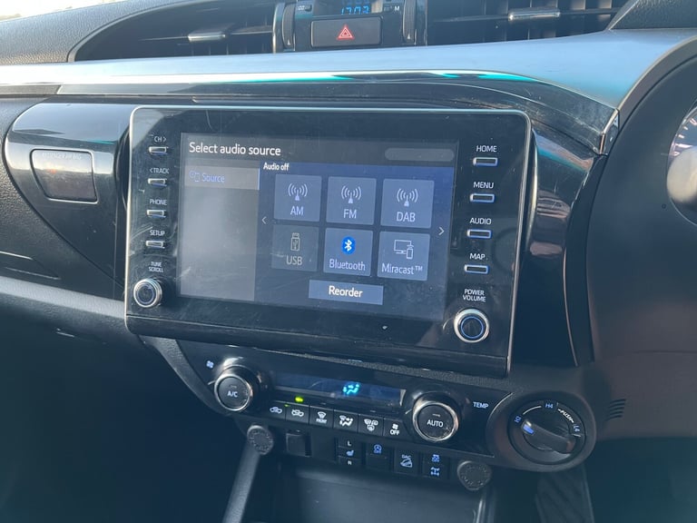 TOYOTA HILUX 2.4 D-4D 150PS INVINCIBLE AUTOMATIC 4X4 PICKUP 71 REG 61,200 MILES