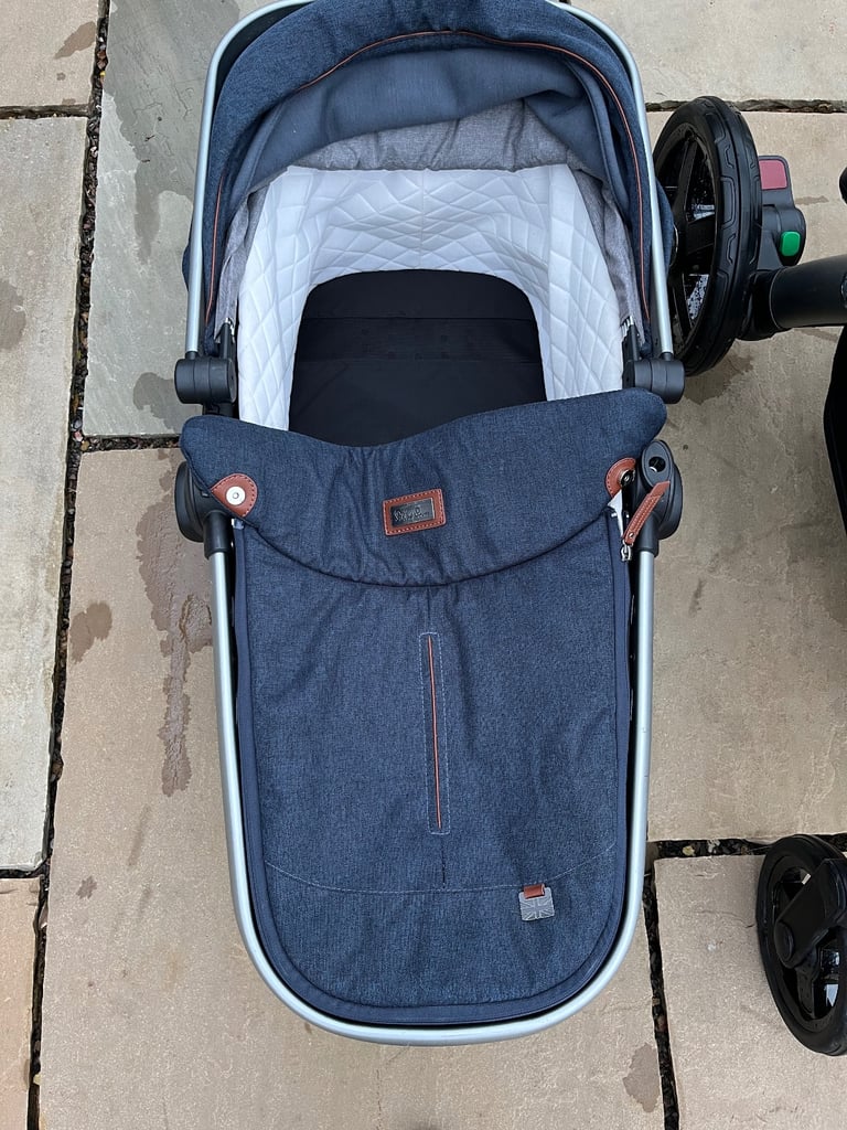 Silver Cross Wave Tandem Pushchair  