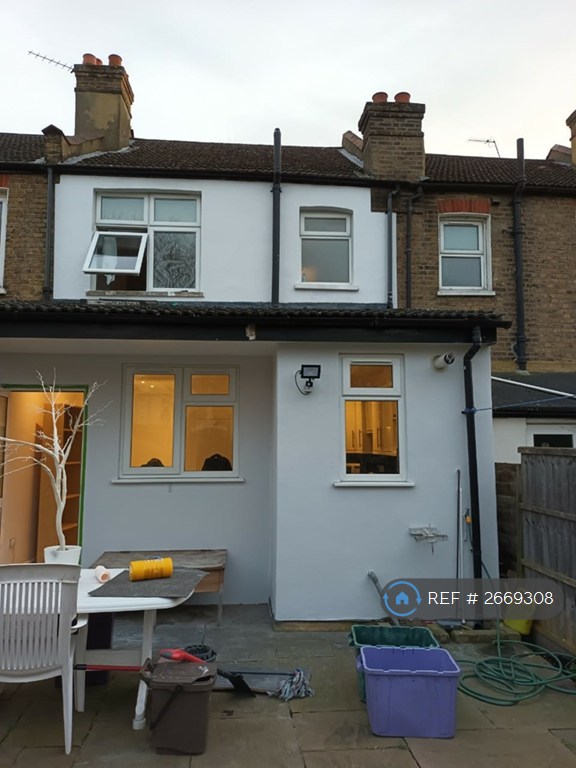 4 bedroom house in Clive Road, London, SW19 (4 bed) (#2669308)