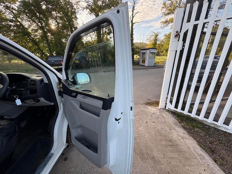 2017 Volkswagen Transporter Transporter T32 Startline TDI BlueMotion Technology 4Motion Camper DI...