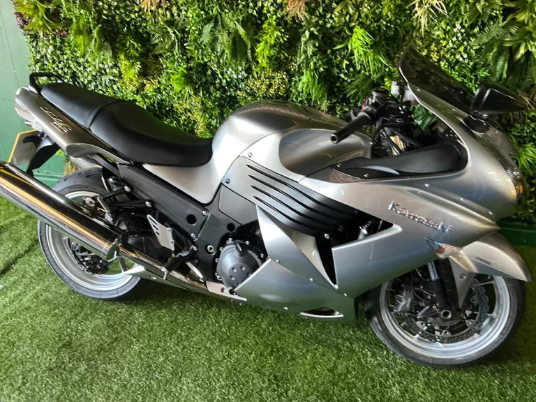 Kawasaki Zzr1400 free delivery 