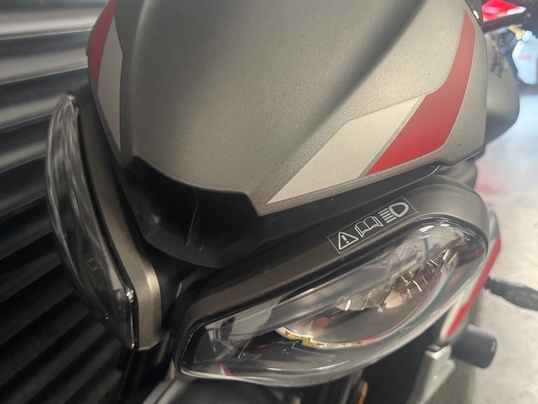 TRIUMPH STREET TRIPLE 765 R Triumph Shift Assist-Htd Grips  More